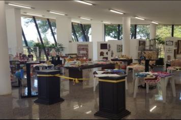 Logo mais, às 19:30 horas, ocorrerá na Câmara Municipal a Sessão Solene de Abertura da Segunda Exposição de Obras de Arte de Artistas Plásticos e Artesãos de Santa Cruz do Rio Pardo